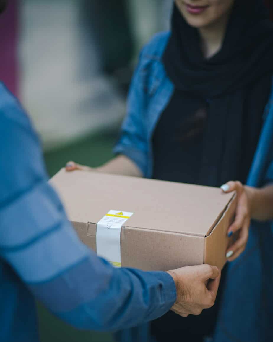 Pakowanie paczek — co przyda się sklepom online?