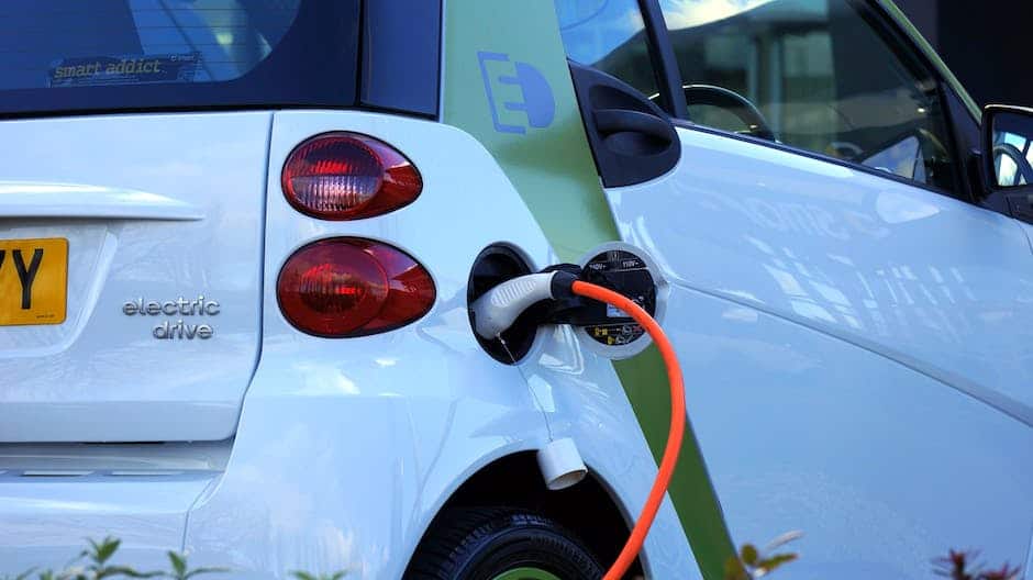 Ładowanie auta elektrycznego – jak robić to poprawnie?