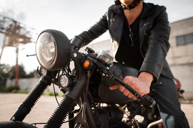 Jak wybrać odpowiednie rękawice dla motocyklisty?